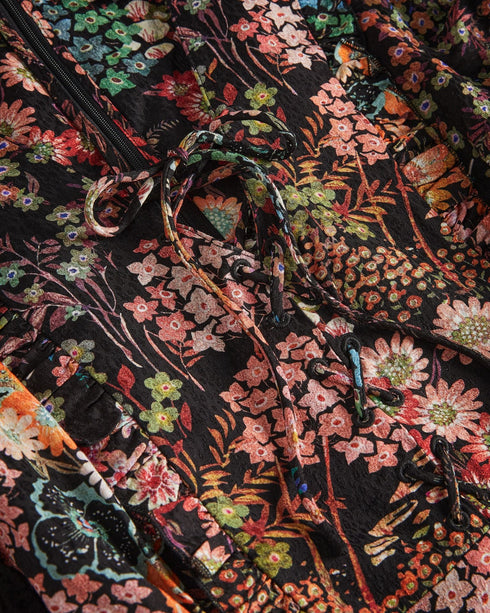 HENDRIA-Dresses-Hit refresh on your wardrobe. HENDRIA is a stunning mini dress complete with all the frills and florals you could need. With a belted waist and lace-up details that accentuate the style, this dress is fit for both work and play. Mini dress Vintage floral print Long sleeved Lace up front Belted waist Zip back fastening Our model is 5'10" / 1.78m and wears a Ted size 1- Ted Baker Romania